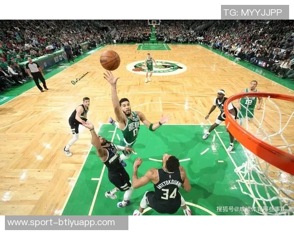 字母哥高效砍下30分8板6助关键时刻三分犯规令人担忧 字母哥高效砍下30分8板6助关键时刻三分犯规令人担忧