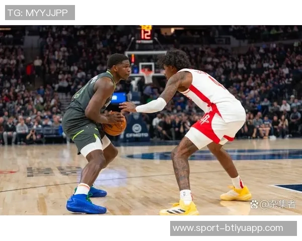 森林狼新赛季备战热情高涨爱德华兹迪文里德训练照展笑颜